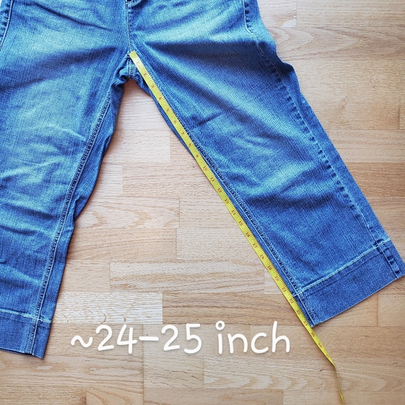 Tommy Hilfiger Capris Jeans - Picture 7 of 7